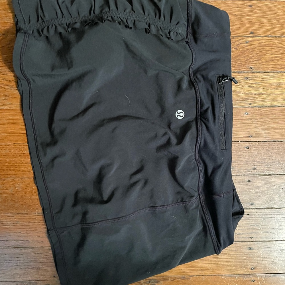 Lululemon size 4 skirt